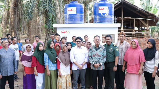 Implementasikan ESG, HKA Kolaborasi Berikan Bantuan Akses Air Bersih Bagi Masyarakat