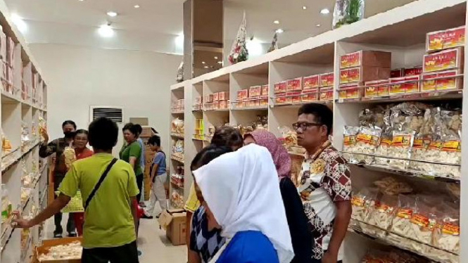 Toko Oleh-Oleh Khas Lampung Diserbu Wisatawan, Omzet Meningkat Hingga 70 Persen