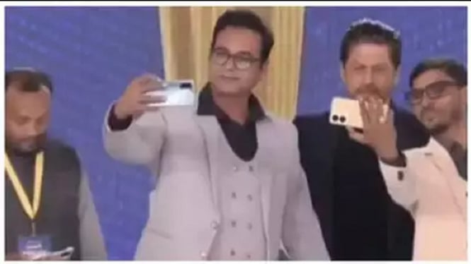 Ketika Shah Rukh Khan Memenangkan Hati Netizen dengan Foto Selfi Penambang Tikus