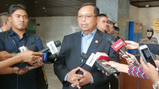 Anggota Komisi VI DPR RI Herman Khaeron Sampaikan Interupsi Soal Revisi Undang Undang Desa saat Rapat Paripurna ke-11