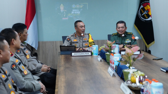 Kapuspen TNI Kunjungi Divisi Humas Polri Perkuat Sinergitas