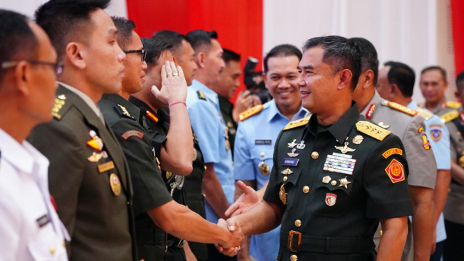 Kasum TNI Mewakili Panglima TNI Buka Pendidikan Reguler Ke-LII Sesko TNI Tahun Anggaran 2024