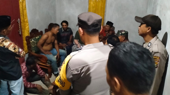 Polisi Evakuasi Warga yang Tewas Akibat Diterkam Harimau di Lampung Barat