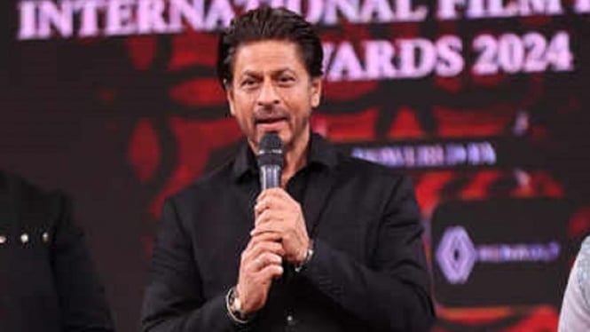 Video saat Shah Rukh Khan Raih Penghargaan Dadasaheb Phalke Atas Pernannya di Film 'Jawan'