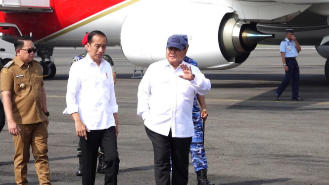 Menhan Prabowo Dampingi Presiden Jokowi Tinjau Pesawat Tempur TNI AU di Lanud Iswahjudi