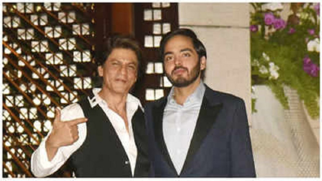 Begini Gaya Bercanda Shah Rukh Khan Kepada Orang Terkaya se-Asia, Anant Ambani, Soal Gaji Pertama