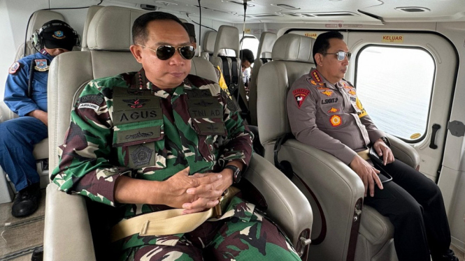 Kapolri-Panglima TNI Patroli Udara Cek Kesiapan Mudik di Pelabuhan Gilimanuk