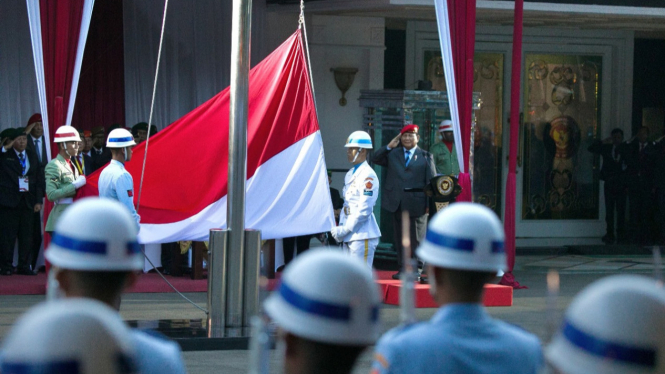 Menhan Prabowo Pimpin Upacara Parade Senja di Kemhan