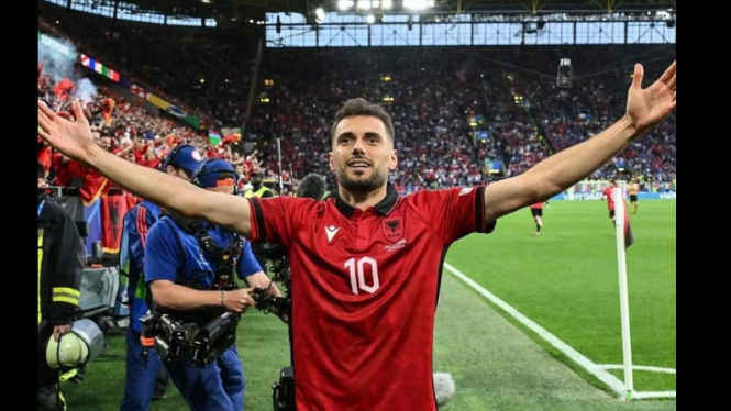 Nedim Bajrami Albania cetak gol tercepat 23 detik
