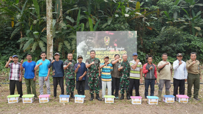 Komitmen TNI AD Bersatu dengan Alam, Kasad Bersama Pangkostrad Lepas Liarkan Satwa Dilindungi