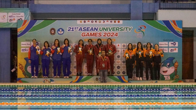 Emas estafet putri 4x200 M gaya bebas Izzy Dwifaivah dkk