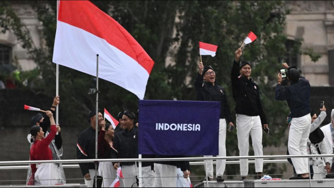 Defile Indonesia di Olimpiade Paris 2024