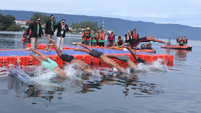 Start Renang Perairan Terbuka PON 2024 di Danau Toba