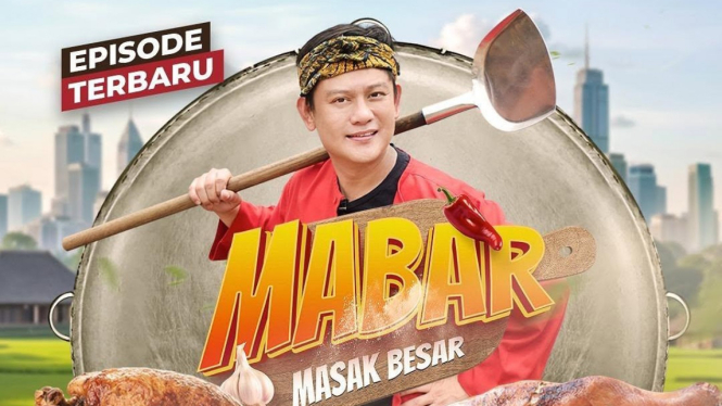 Bobon Santoso Berbagi Kebahagian di Kampung Pemulung hingga Calon Pemain Timnas