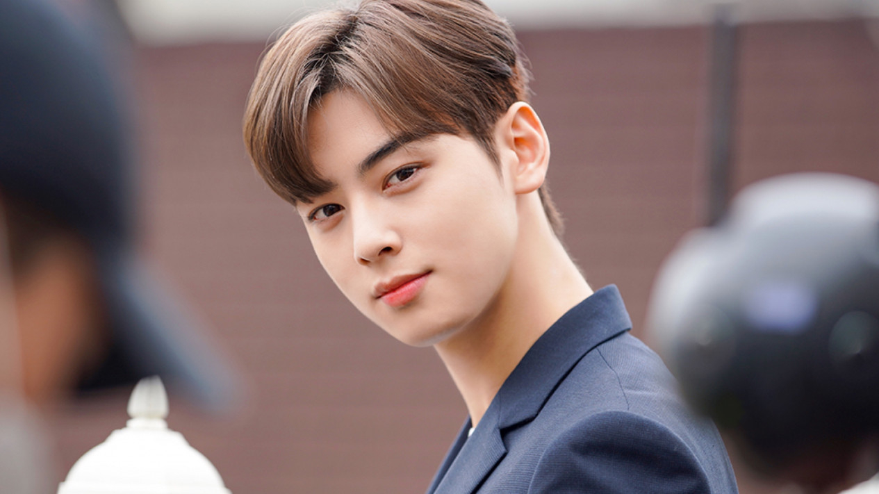 Profil Lee Dong Hwi Adik Kandung Cha Eun Woo Jarang Terekspos