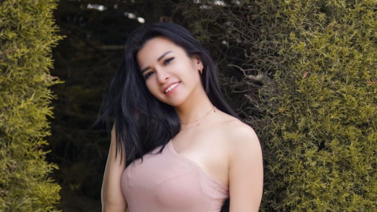 Potret Maria Vania, Akui Kuat Berhubungan Intim dan Sering Foto Seksi