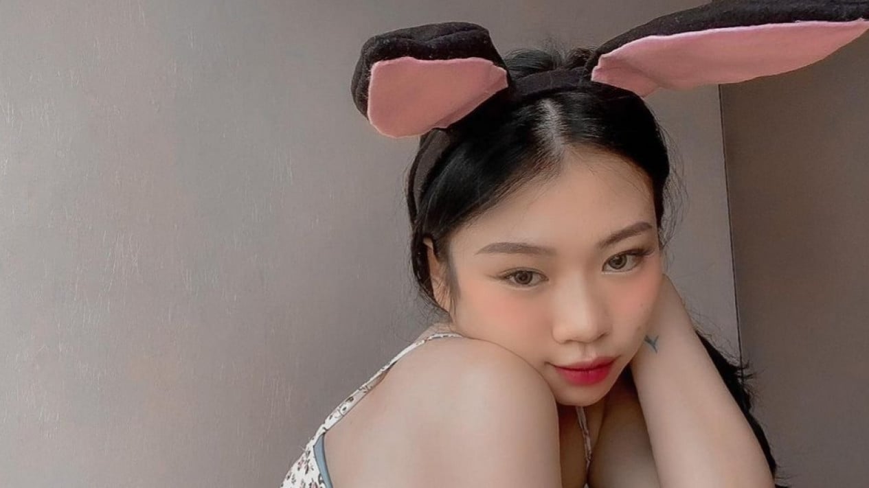 Potret Vey Ruby Jane, Selebgram Viral Tuang Cairan Vape di Dada
