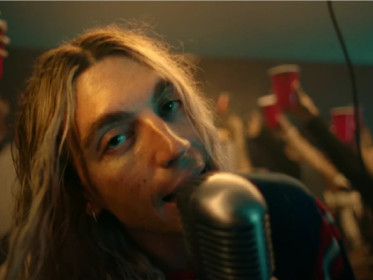 Ex-temple t-one. Zayn фото певца. Ex i one. Dan 1star. Песня deeperise.