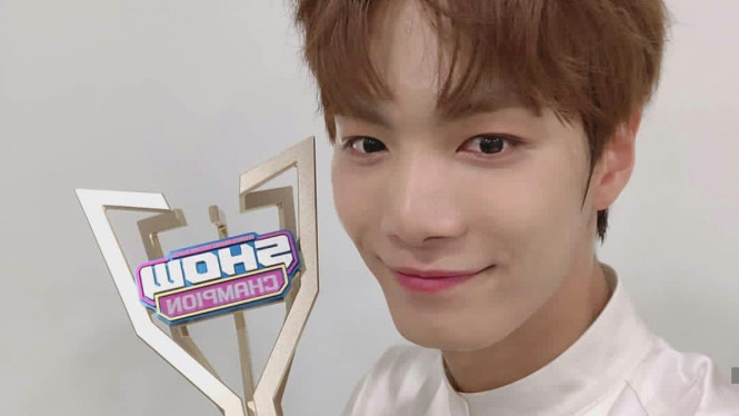 Kim Jong Hyun atau JR Nuest.