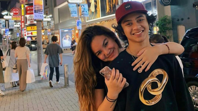 Instagram/@bastiansteel