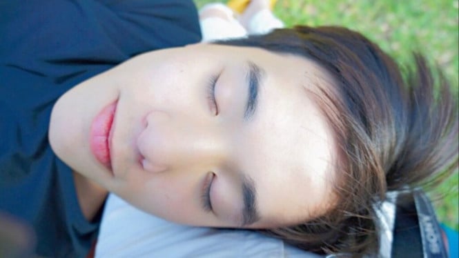 Jamy Jamess di pangkuan kekasih