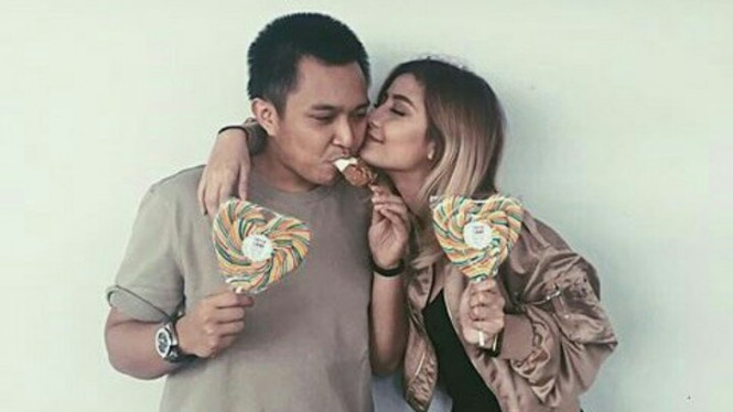 Oka Mahendra dan Awkarin