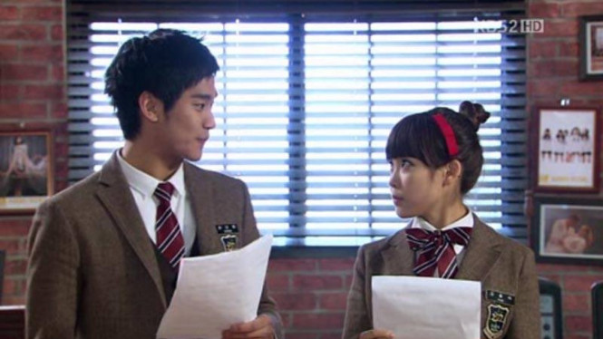 Kim Soo Hyun dan IU