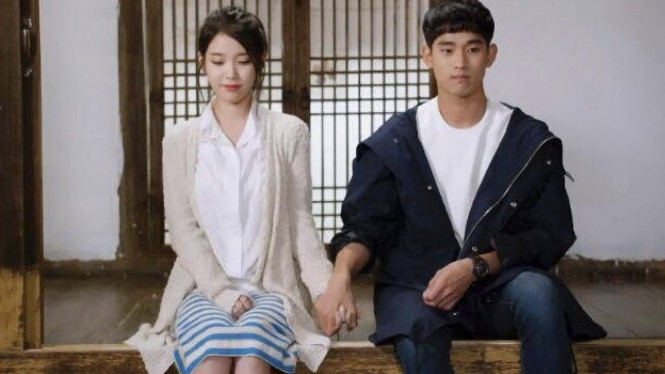 Kim Soo Hyun dan IU