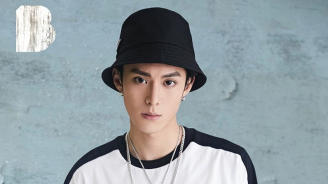 Dylan Wang model Bench