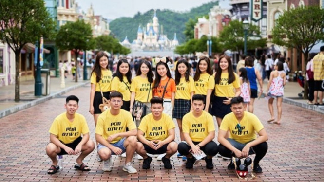 Patricia bersama teman-teman