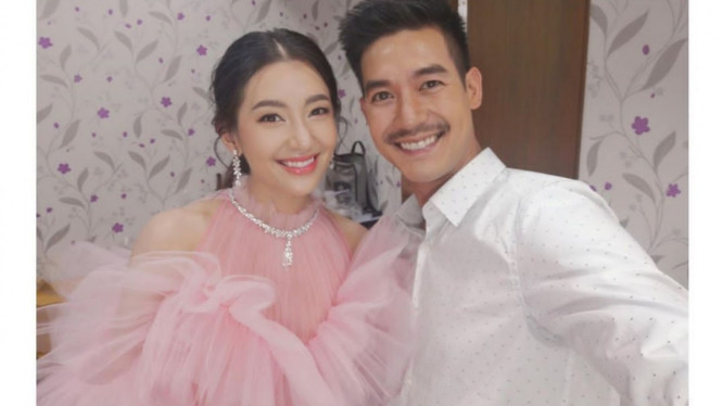 Weir Sukollawat dan kekasih