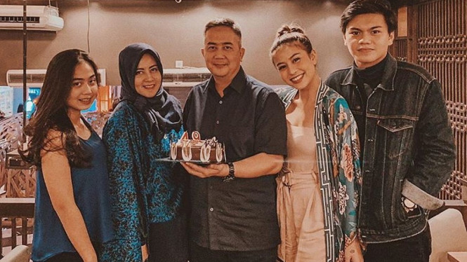 Awkarin dan Keluarga