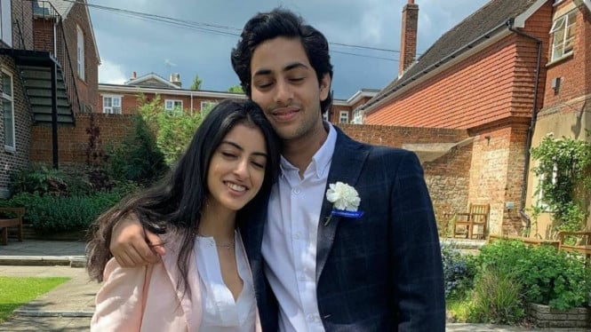 Navya Naveli Nanda dan adiknya