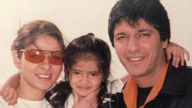 Ananya Pandey bersama orangtuanya