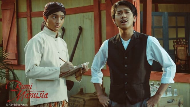 Iqbaal Ramadhan dan Bryan Domani di Bumi Manusia.