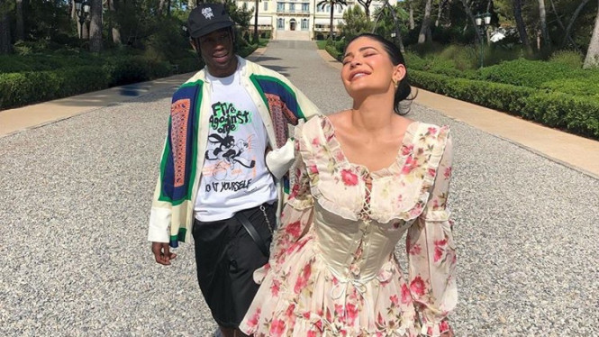 Kylie Jenner dan Travis Scott