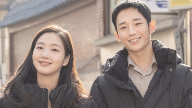 Kim Go Eun dan Jung Hae In
