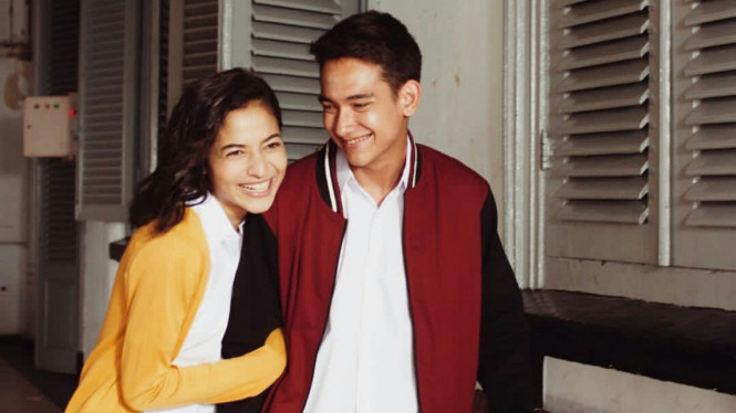 Putri Marino dan Adipati Dolken sebagai Lala dan Yudhis di film Posesif.