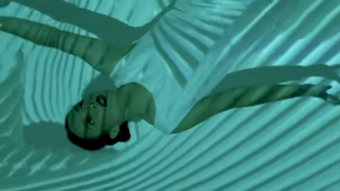 Video klip Svmmerdose lagu Break My Walls.