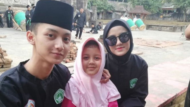 Siapa Ayah dan Ibu Gus Azmi? Ternyata Keluarganya Seperti Ini | Halaman 2