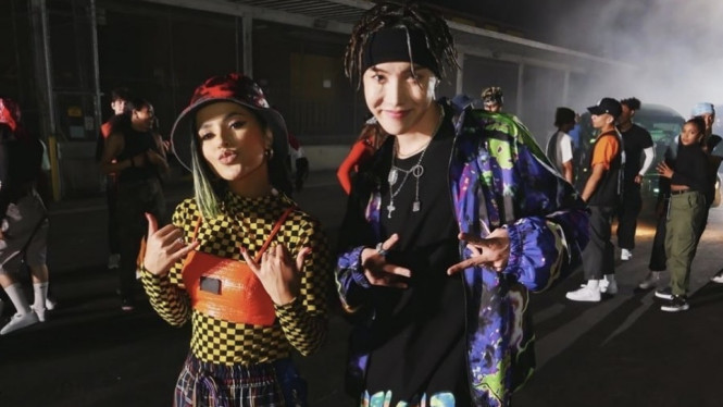 J-Hope dan Becky G