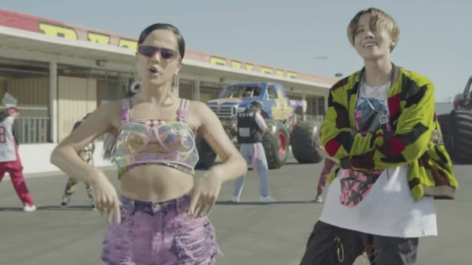J-Hope dan Becky G