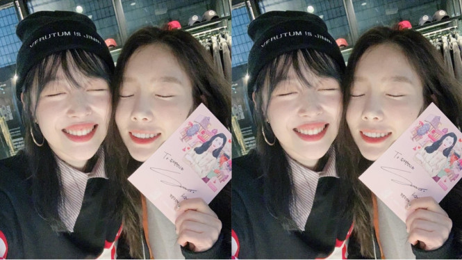 Sulli dan Taeyeon SNSD
