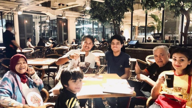 Ibunda Nirina Zubir tidak sakit