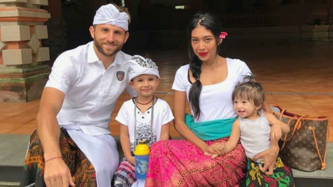 Spasojevic dan istri, Lehly Spaso