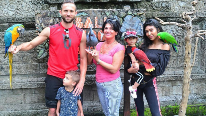 Spasojevic dan istri, Lehly Spaso