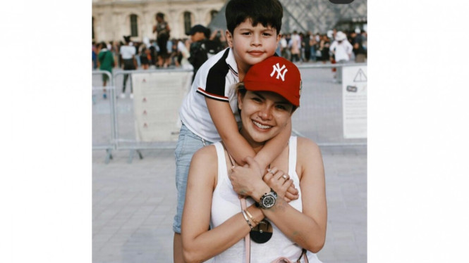 Nikita Mirzani dan anak