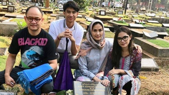 iis dahlia dan satrio dewandono