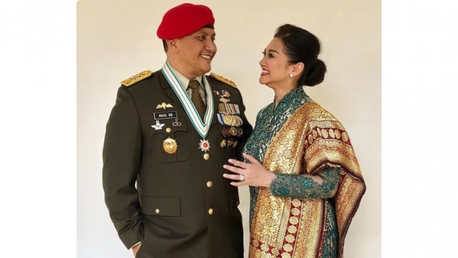 Bella Saphira - suami