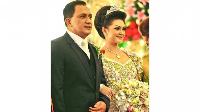 Bella Saphira - suami